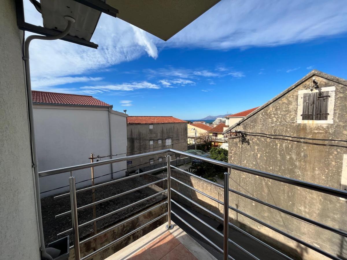 Put Makra 14 * Makarska